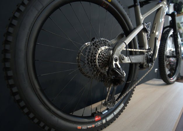 Santa Cruz Vala C LARGE 90-KIT GREY - Demo Bike