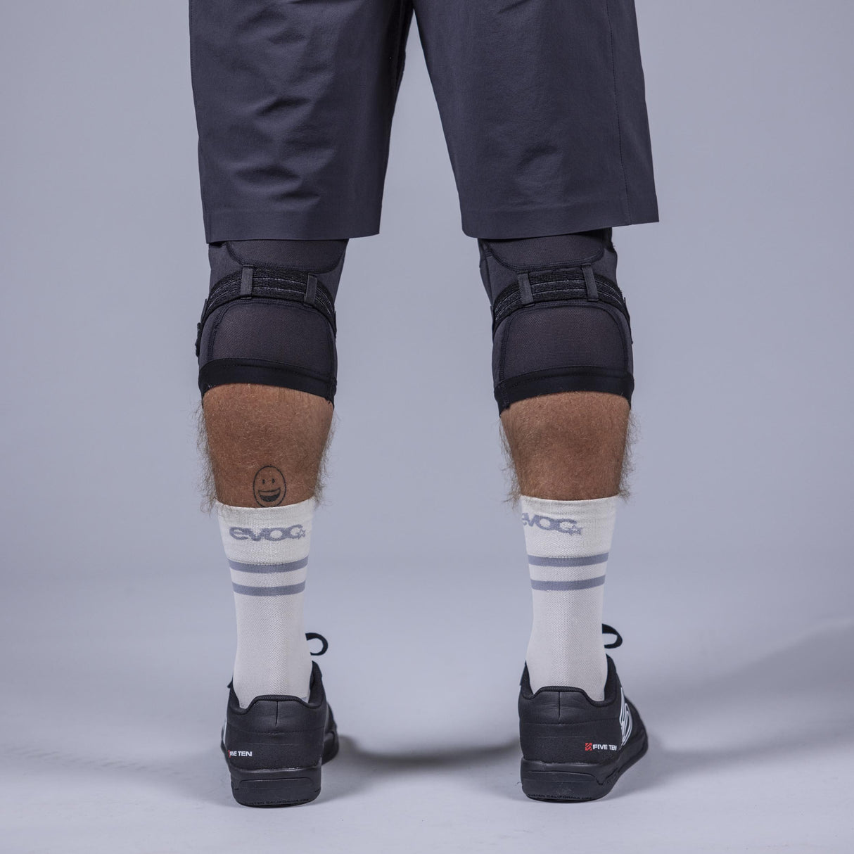 EVOC | Knee Protector LS Flex Enduro - Bei 2-Cycle GmbH Freiburg entdecken!