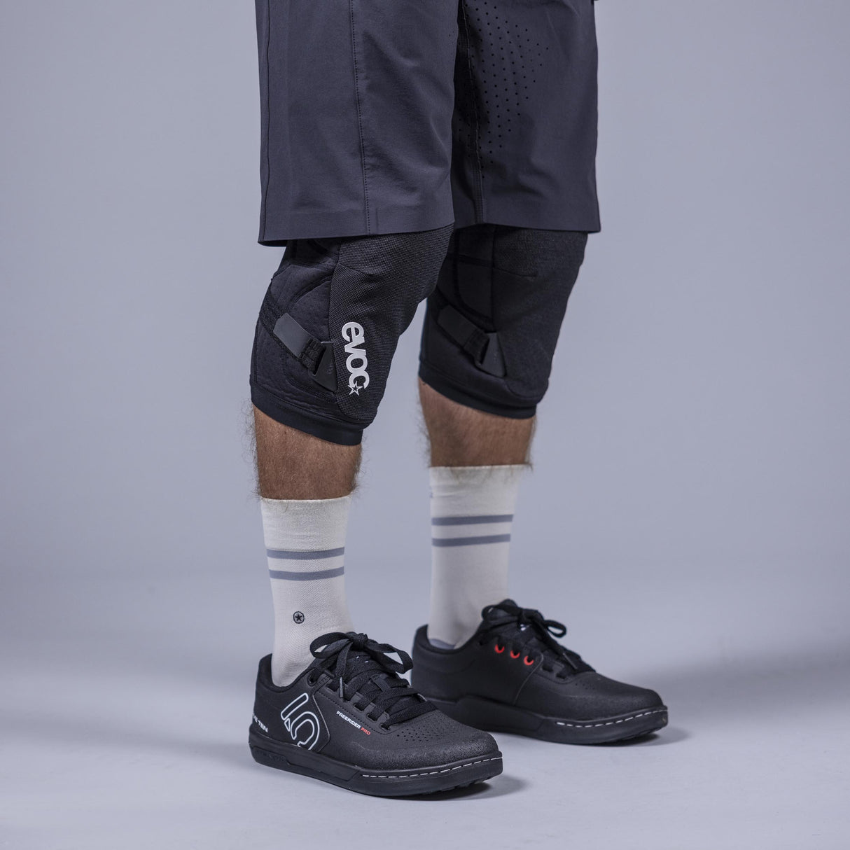EVOC | Knee Protector LS Flex Enduro - Bei 2-Cycle GmbH Freiburg entdecken!