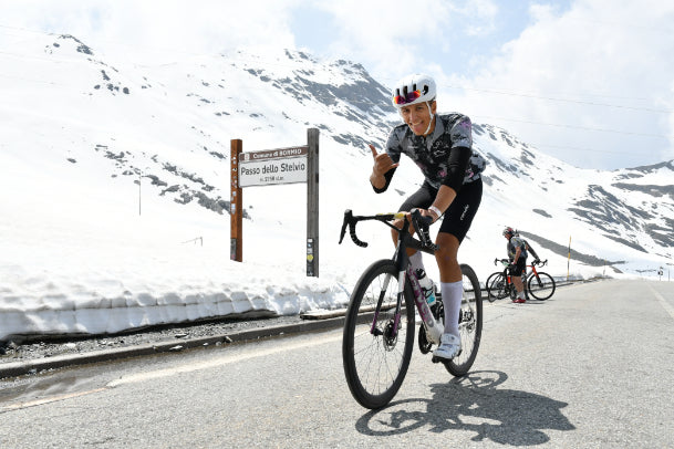 Luca Seck am Stelvio Pass - 2-Cycle Bikeshop Freiburg