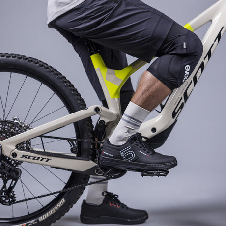 EVOC | Knee Protector LS Flex Lite - Bei 2-Cycle GmbH Freiburg entdecken!