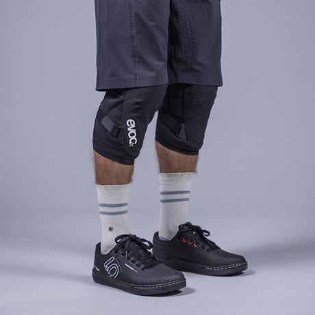 EVOC | Knee Protector LS Flex Enduro - Bei 2-Cycle GmbH Freiburg entdecken!